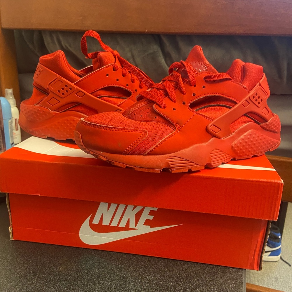 Nike Air Huarache Red